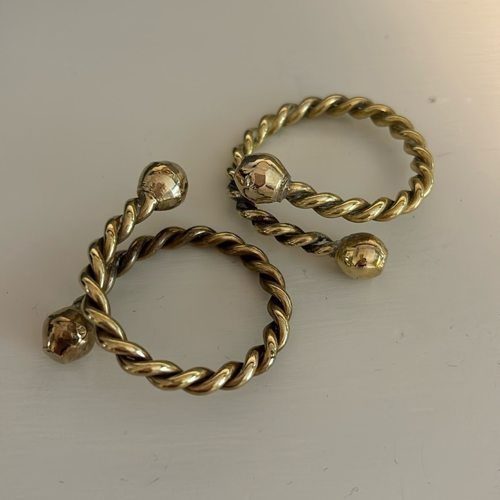 Vintage brass napkin rings set of TWO napkin holders twisted metal ‘rope’ shape